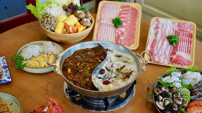 苗栗市《贡锅共锅》麻辣火锅餐厅推出【復刻1930仕绅龙虾宴】。（读者提供／谢明俊苗栗传真）
