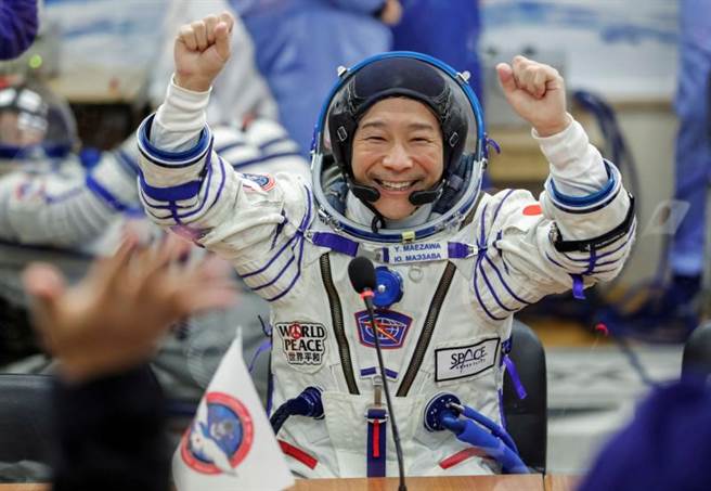 软体银行集团创办人孙正义表示，接获正在国际太空站旅行的日本时尚大亨前泽友作（如图）致电。（图／路透社）