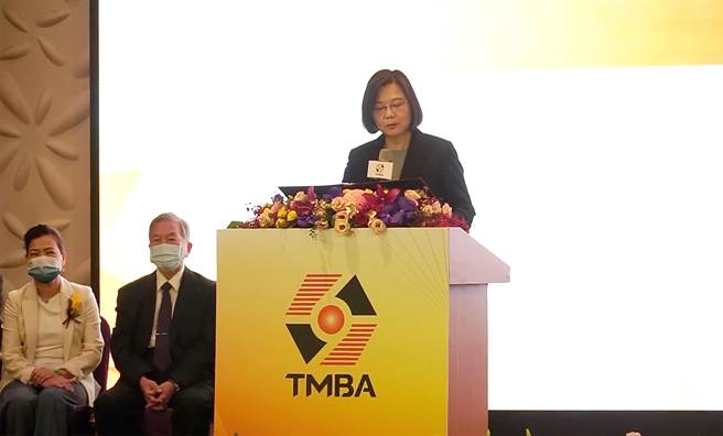 蔡英文总统16日出席台湾工具机暨零组件工业同业公会第5届第3次会员大会，她指出要加入如CPTPP（跨太平洋伙伴全面进步协定）这样的区域经济协定，美猪进口不能走回头路。（黄国峰摄）