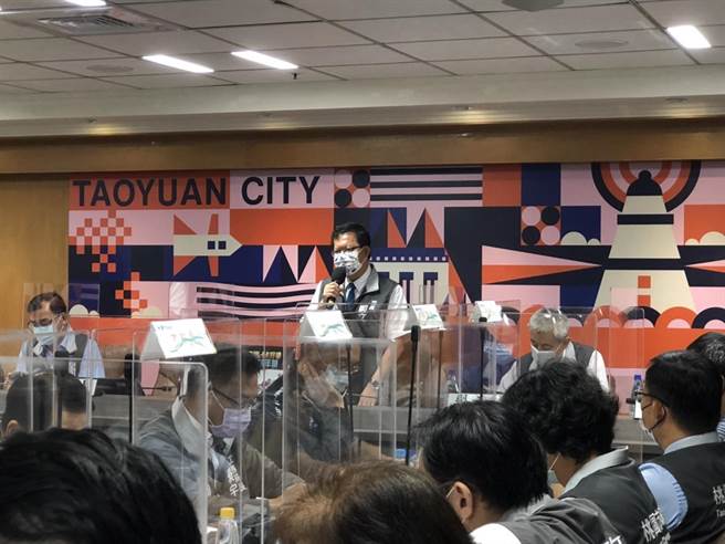 因應返鄉者眾，負責居家檢疫的桃園市民政局提出安排採檢、安排移動交通工具、加強抽訪居檢地點等3大因應措施。(蔡依珍攝)