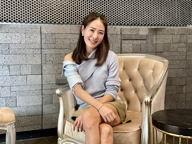 贾永婕下月中将全家赴美看女儿。（林淑娟摄）