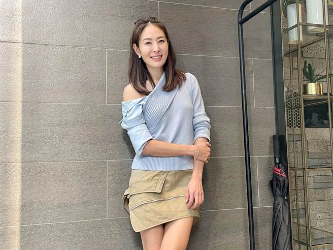 贾永婕下月中将全家赴美看女儿。（林淑娟摄）