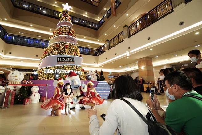 义大世界购物广场周庆最后衝刺 与义大同天生日即送百元抵用券。（义大世界购物广场提供）