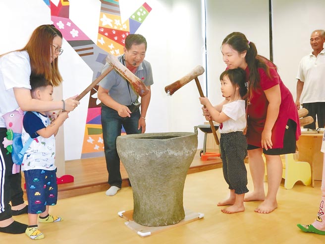 国营事业拟推育儿工时。图为美浓育儿资源中心。（高雄市政府社会局提供）