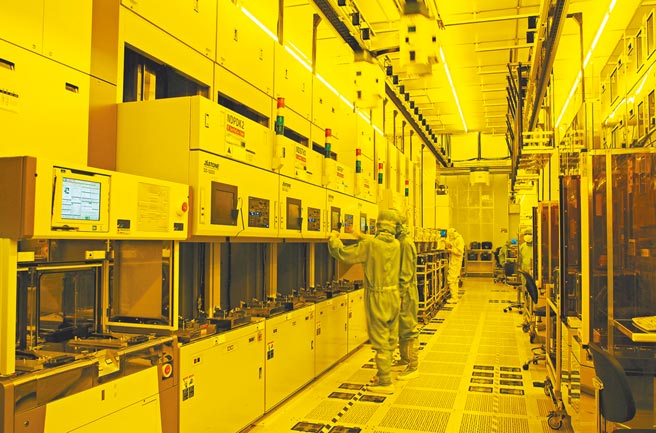 晶圆代工厂预计将占所有半导体资本支出的35％，其中台积电今年将占所有代工厂支出的57％。图为台积电十二吋晶圆厂。（台积电提供）