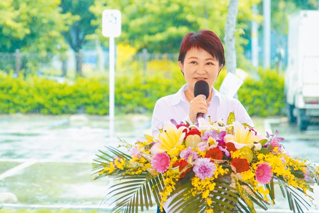 台中市长卢秀燕为蓝营一姊，藉由发挥母鸡带小鸡功能，凝聚小鸡向心力，团结助攻连任之役。（卢金足摄）