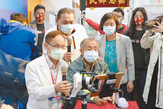 新北公共托老中心预计2025年将增到100家，加上导入智能科技，让照顾长者更全面。（新北市卫生局提供／叶德正新北传真）