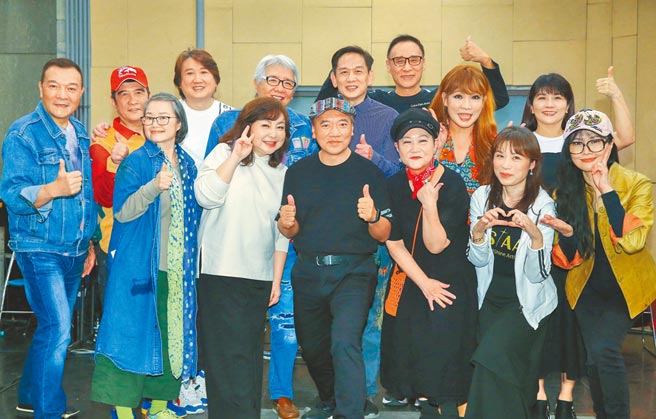 民歌高峰会14组歌手昨齐聚一堂彩排。（粘耿豪摄）