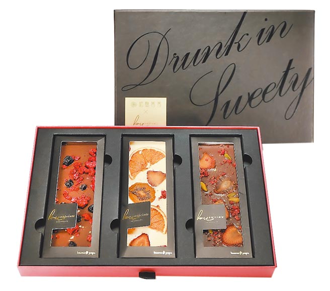 远百「Buoniciao铂妮巧手工精品巧克力2022年节礼盒」，每片70g、每盒3片，1080元。（远百提供）