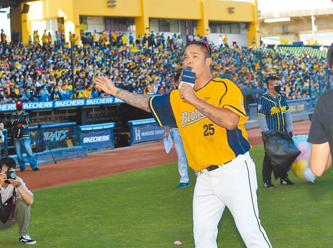 中信兄弟強打林智勝周日封王遊行就透露要繼續打球的想法。（本報資料照片）