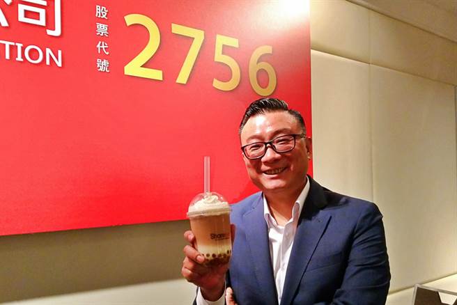 以经营手摇饮品牌「歇脚亭」崛起的联发国际预计于2022年1月转上柜挂牌，图为董事长郑凯隆。（记者林资杰摄）