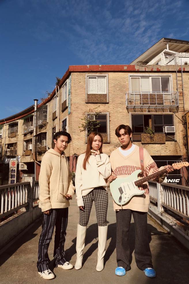 告五人日前拍攝新歌MV，默契十足。（相信音樂提供）