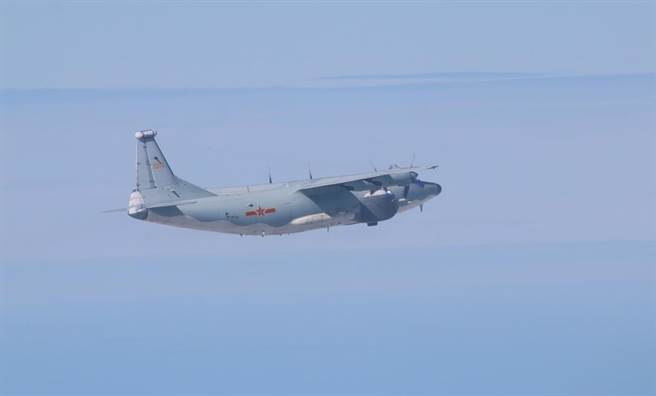 中共以运-8改装的远干机，也具备电子侦察与干扰的电子战能力，是滋扰台湾西南部防识区的常见机种。（图