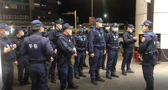 林森北路酒客遭3人埋伏围砍，手臂插一把刀送医脱险。(示意图/中时报系资料库)
