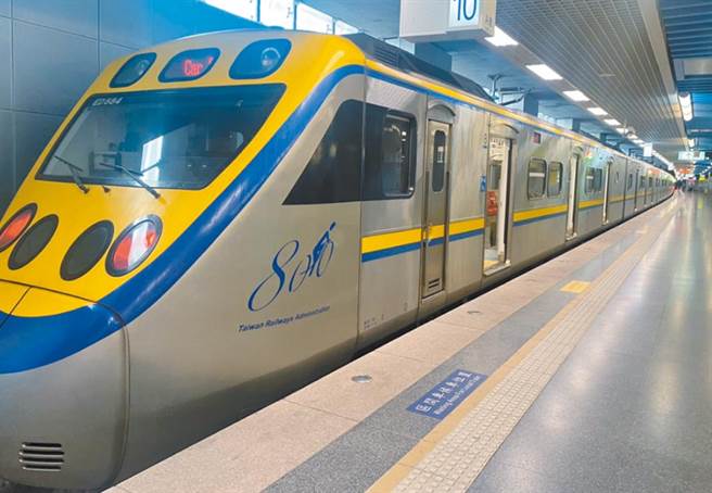 台铁路线深入民间，肩负偏远乡镇运输重任。（资料照）