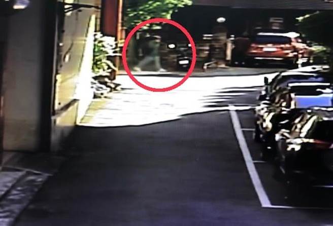 路口監視器拍下張嫌的形跡。（翻攝照片／李京昇苗栗傳真）