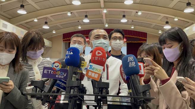 署名侯友宜「不同意核四重启」公投广告  侯怒批：移花接木（叶书宏摄）