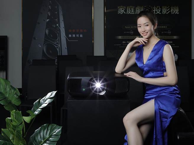 （Epson EH-LS12000B搭载100％高品质日制4K电动镜头，拥有丰富的新色彩与细节表现，打造剧院级体验。图／Epson提供）