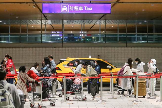 印尼籍44歲男性移工隔離結束後，自行採檢結果還未出爐就搭機從高雄飛往澎湖，事後被採檢確診，由於該移工曾在高雄停留24小時，高市府緊急清消相關足跡。（本報資料照片）