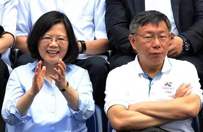 台北市长柯文哲（右）2020年是否将挑战蔡英文总统大位，是政坛瞩目焦点。（本报系资料照片，刘宗龙摄）