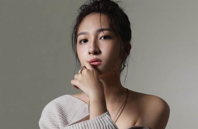 齐薇亮眼外型被誉为「最美星二代」。（图／齐薇Vivian脸书）