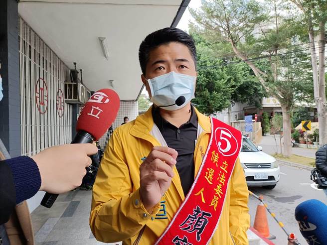 针对妈祖指示林静仪参选之说，国民党候选人顏宽恒指出，林佳龙是幕后编剧。（陈淑娥摄）