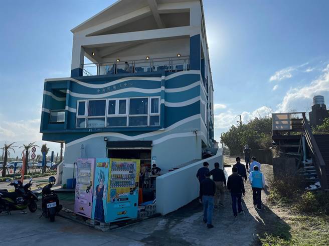 中角灣國際衝浪中心周邊道路及附屬設施改善工程開工前現勘。（金山區公所提供）