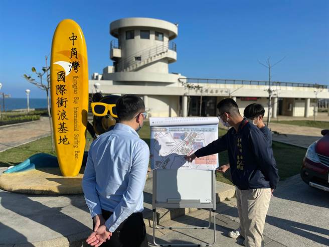 中角灣國際衝浪中心周邊道路及附屬設施改善工程開工前現勘。（金山區公所提供）