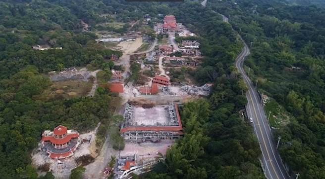 台湾民俗村要开发产业园区，未经申请去年抢先拆除51栋建筑，只开罚9万元。（民眾提供／吴敏菁彰化传真）