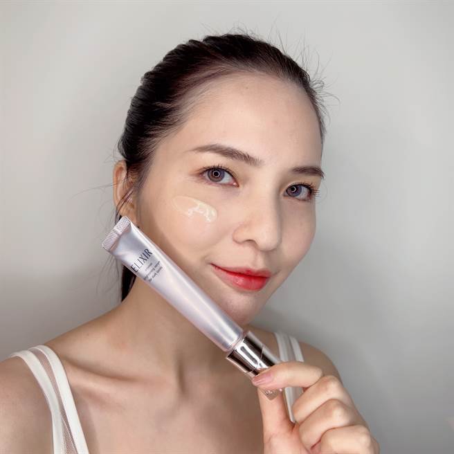 怡丽丝尔净白匀亮淡斑精华。（邱映慈摄）