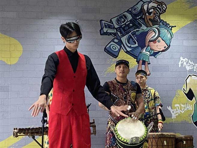 新北市文化局与桃园大眾捷运股份有限公司合作打造泰山站「FUN舞空间」，副市长谢政达今（17日）宣布正式启用。（叶书宏摄）