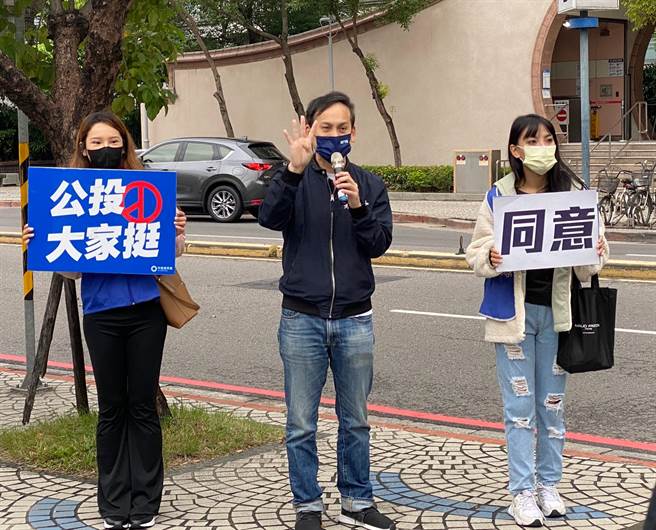 葉元之上午在亞東醫院捷運站外宣講。（葉元之服務處提供）