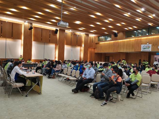 台南青农联谊会今日举办会员大会暨青农论坛，倾听青农的心声和建议。（刘秀芬摄）