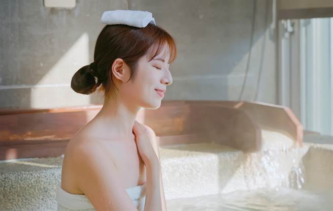 天冷泡汤别乱泡，皮肤较乾燥或出现问题，一定要慎选泉质，以免皮肤越泡越糟。(示意图/达志影像)