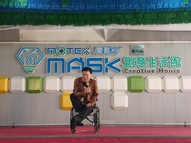 「让爷奶成为心中的宝」演唱会，邀请励志歌王阿吉仔献唱。（谢琼云摄）