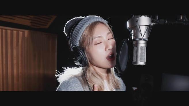 「豆花妹」蔡黄汝表示能和《飢饿游戏》3帅出单曲，很像是在作梦。（中视提供）