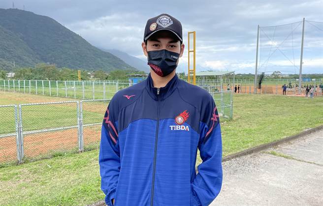 杨钰翔首度以职棒球员身分参与关怀杯。（毛琬婷摄）