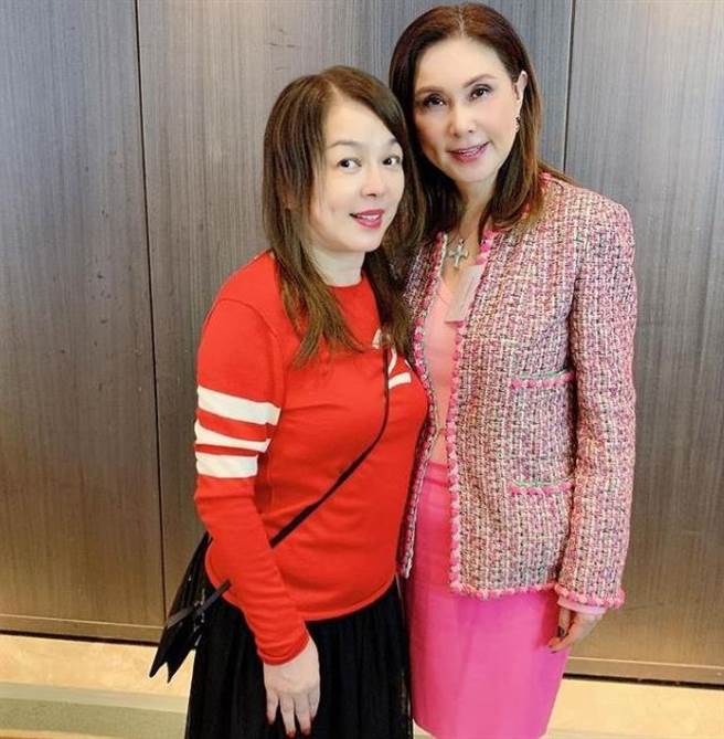 陳加玲(左)近照意外曝光，氣色看起來很好。(圖/翻攝自IG)