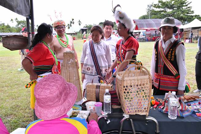 2020马太鞍部落传统文化传承暨原住民族日活动，县长徐榛蔚出席在马太鞍祭祀广场开幕典礼，她期许各部落透过故事，将先人的文化及智慧传承下去。（王志伟花莲传真）