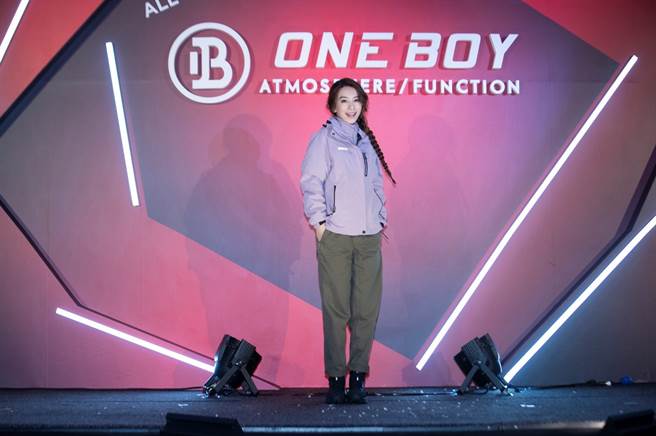 女神代言人田馥甄出席ONE BOY新品发表会，网购推荐ONE BOY，圣诞礼物首选衝锋衣3.0。(图/ONE BOY提供)