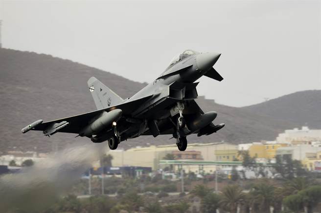 西班牙政府已正式批准採购20架颱风Tranche 4，用于取代EF-18A。图为西班牙空军颱风。（图／DVIDS）