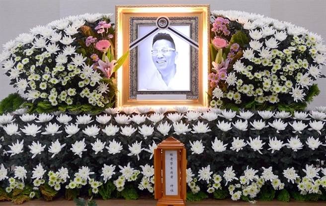 家人替金哲民選燦笑照當遺照。(圖／翻攝自韓網)