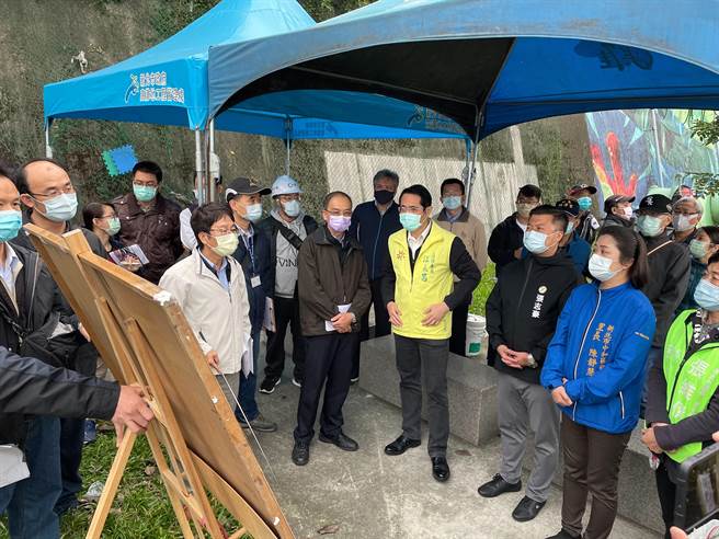 新北市中和電塔意外頻傳，立委江永昌辦會勘研商選址方案。（葉書宏攝）