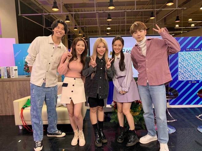 风田（左一）语出惊人曝自己10岁的事蹟。（三立提供）