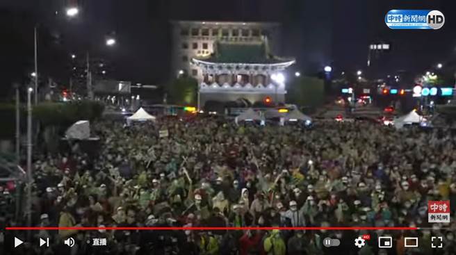民进党选前之夜台下照，人数相当多。(图／中时新闻网)