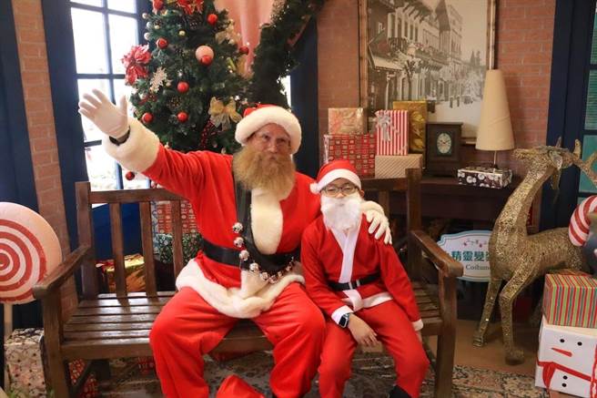 六福村在12月20日至明年12月30日推出活动，凡是全身耶诞装扮，即可免费玩六福村。（六福村提供）