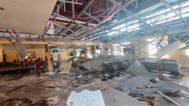 施亞高島機場受損嚴重。（圖／路透社）