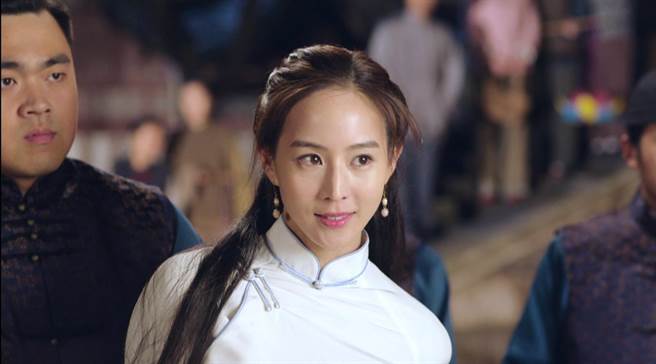 张钧宁在《女管家》化身最美「妇仇者」，耍心机报灭门血债。（年代提供）