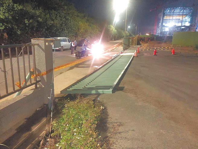 台电大潭电厂15日晚间发生重大工安意外，1名台籍员工被铁门压住，送医急救后16日宣告不治。（桃园市大园警分局提供／陈梦茹桃园传真）