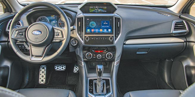 内装部分以多元素的材质铺陈为主，打造兼具质感与舒适度的乘坐氛围。（陈大任摄）